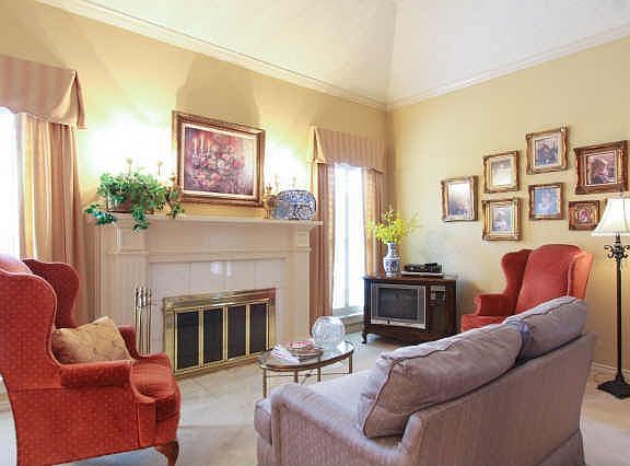 4th image of 1717 Surrey Ct