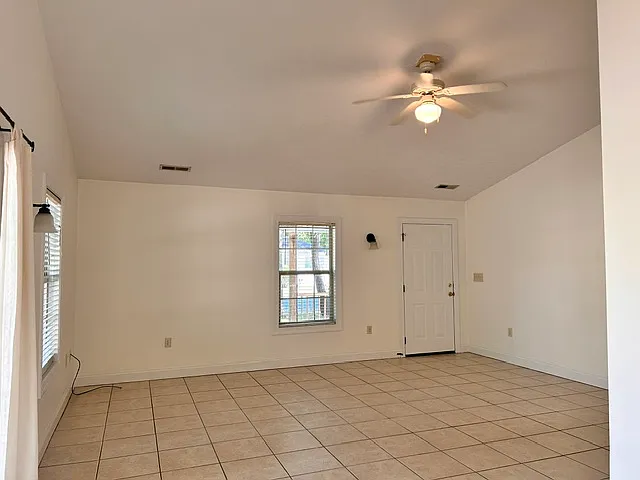 Updated 3 bedroom, 2 bath home — Photo 2
