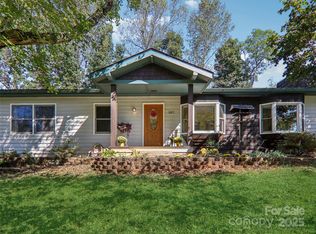 207 Pine Tree Ct, Candler, NC 28715