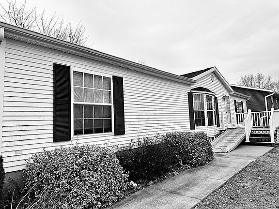 2nd image of 105 Short St