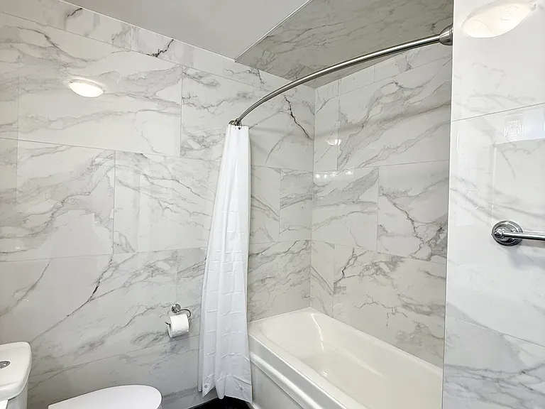 17 Regatta Cres #UPPER — Photo 14