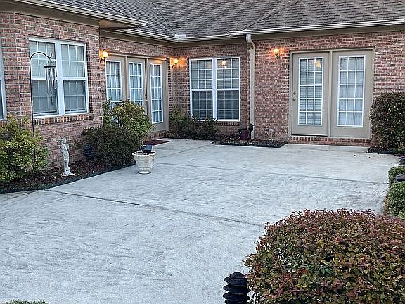 3rd image of 3208 Waterman Dr SE