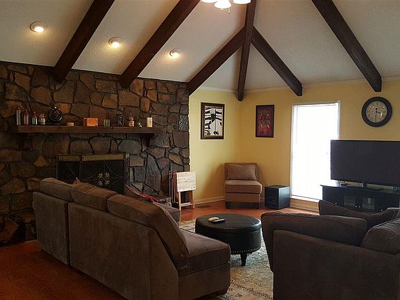 2nd image of 1033 Jeffery Dr