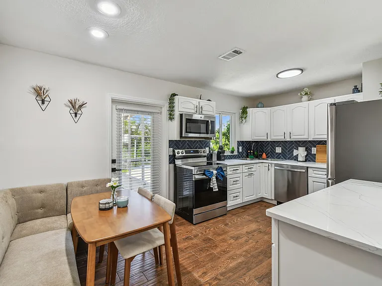 8611 Driftwood Dr — Photo 32