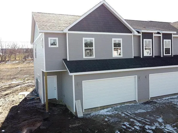 4300 Spruce Creek Dr, Cedar Falls, IA 50613