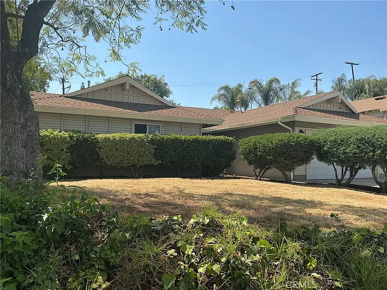 6585 Shannon Rd — Photo 2