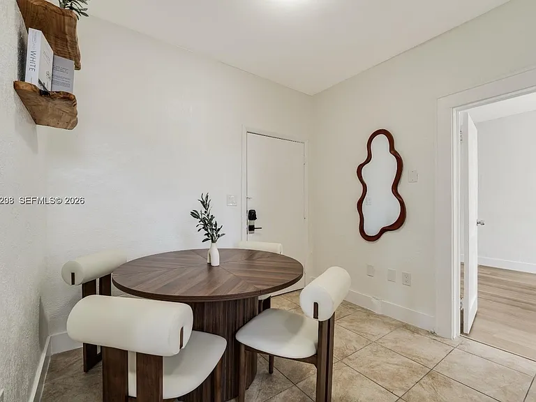 301 SW 10th Ave #7 — Photo 9