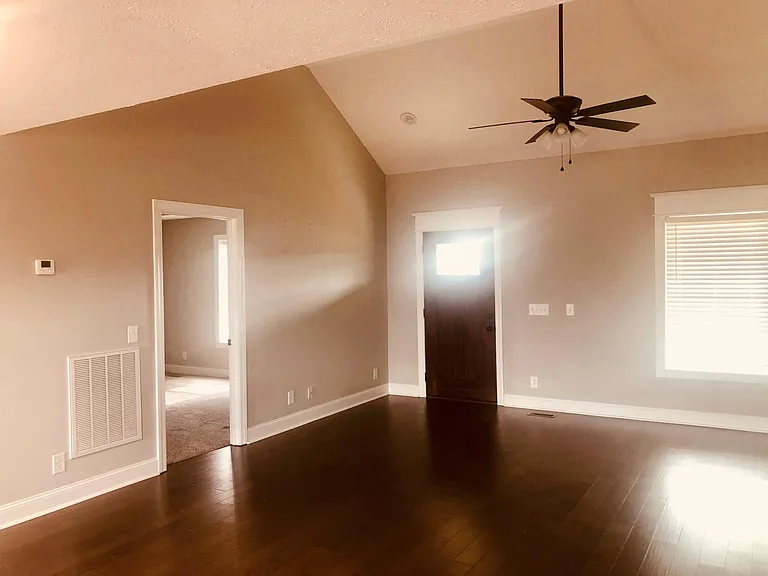 202 Graham Way — Photo 9