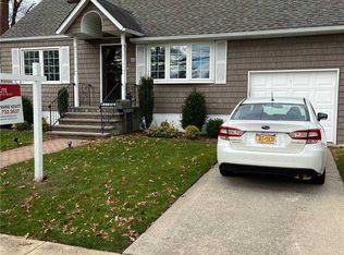40 Birch Dr, Merrick, NY 11566