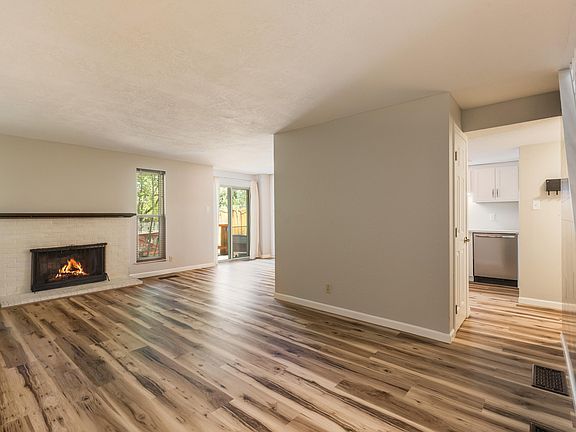 5th image of 18 Lakeshore Dr NE