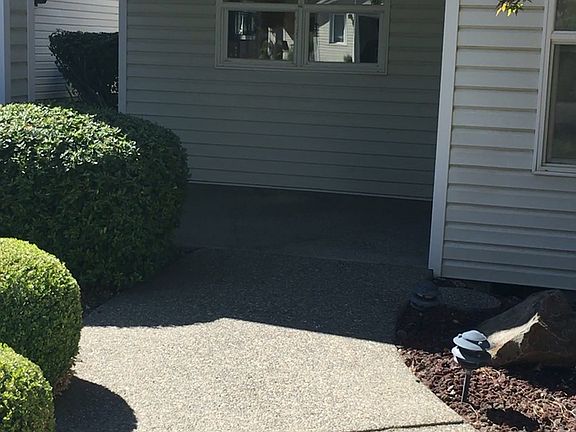 Entryway sidewalk