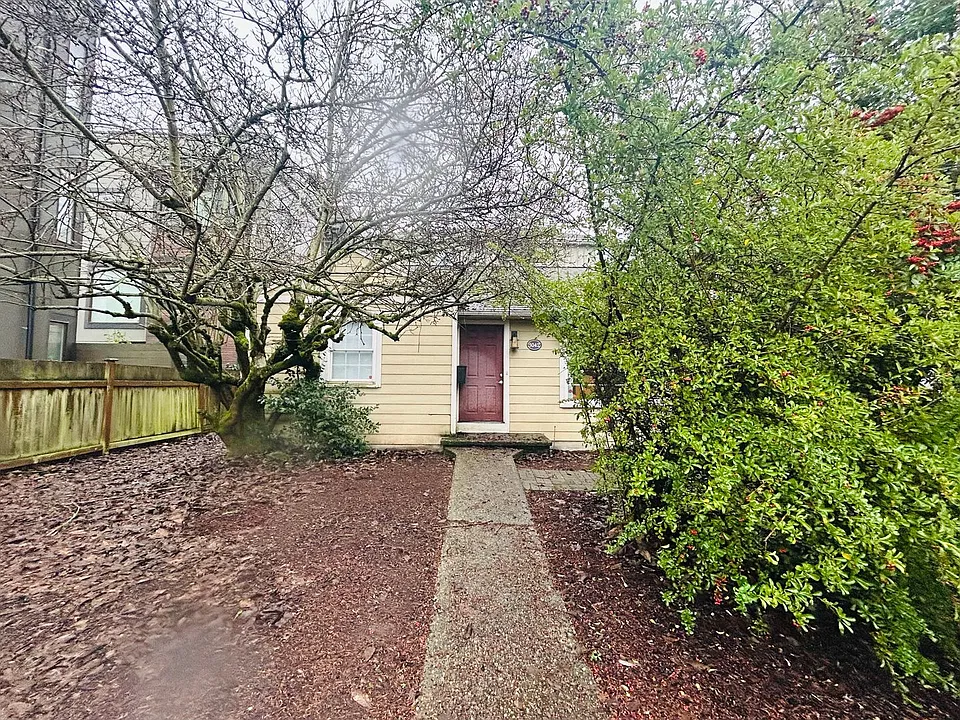 5042 Fauntleroy Way SW