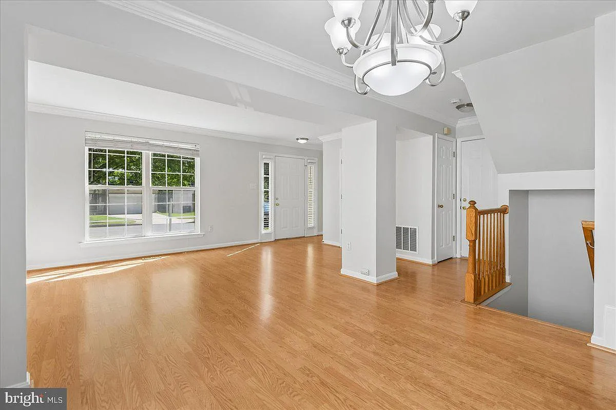 4 bed, 3.5 bath, 2160 sqft, $4,500 — Photo 3