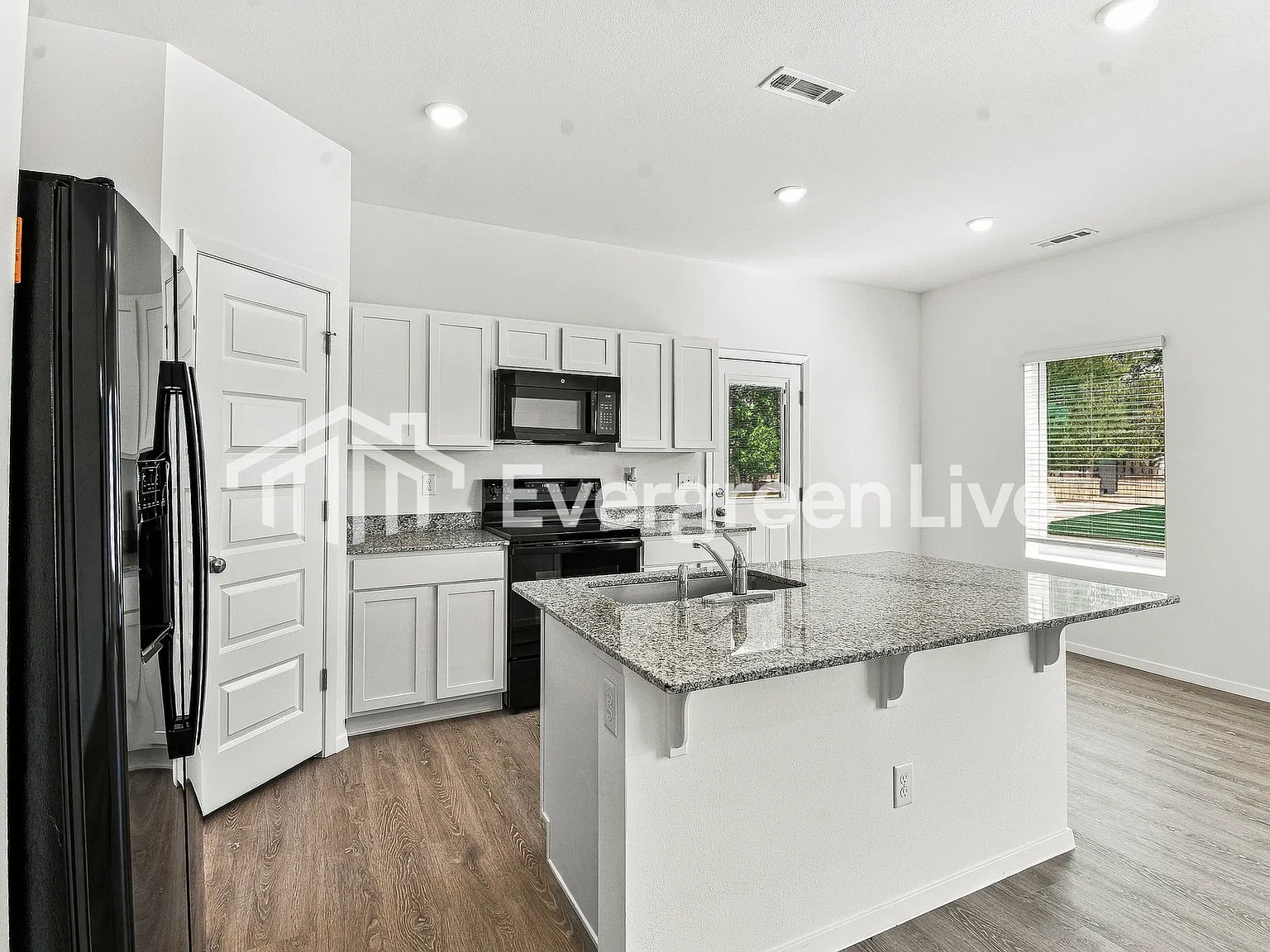 3 bed, 2.5 bath, 1599 sqft, $1,325 — Photo 4