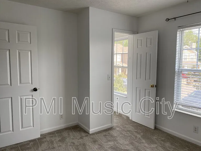 3933 Bridgeview Ln — Photo 13