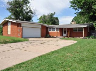 2101 N Parkwood Ln, Wichita, KS 67208