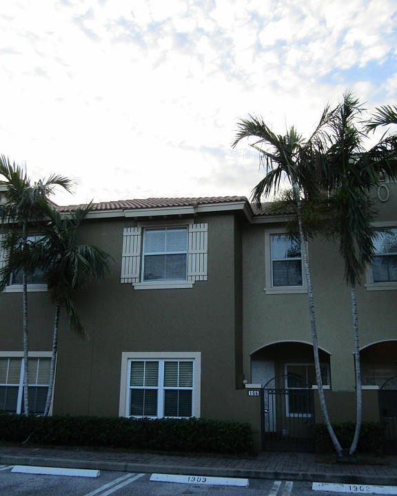 1st image of 105 Lake Monterey Cir