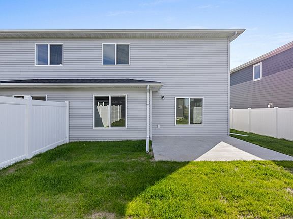 4th image of 2409 Landmark Dr