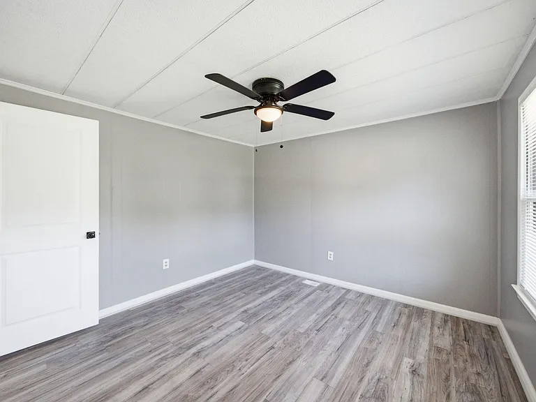 320 E Earp St — Photo 22