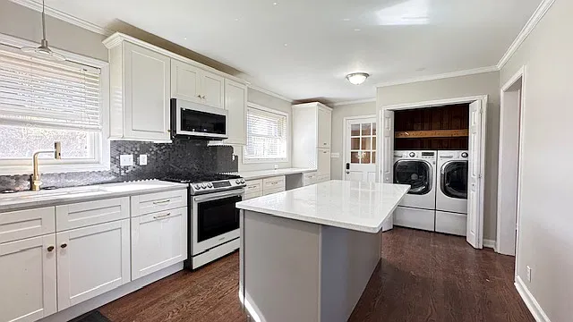 3 bed, 1.5 bath, 1447 sqft, $2,395 — Photo 3