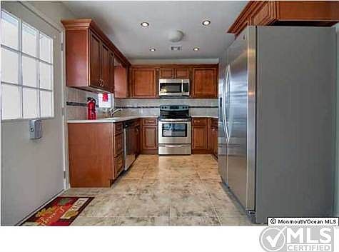 3rd image of 1076D Argyll Cir