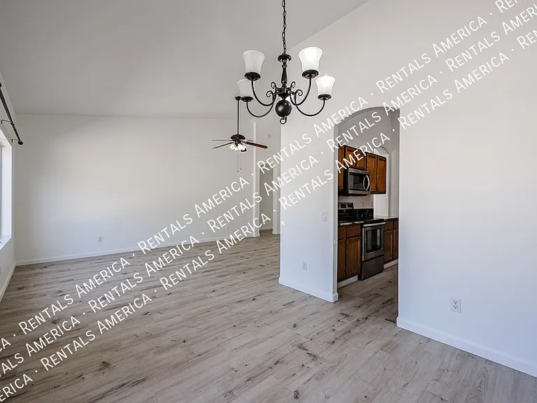 764 E Sheffield Ave — Photo 11