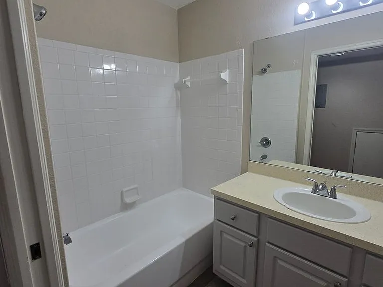 13010 Arbor Isle Dr — Photo 21