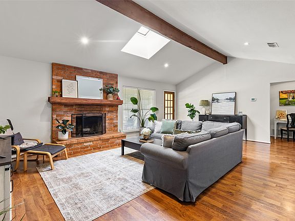 4th image of 827 Yellowstone Dr