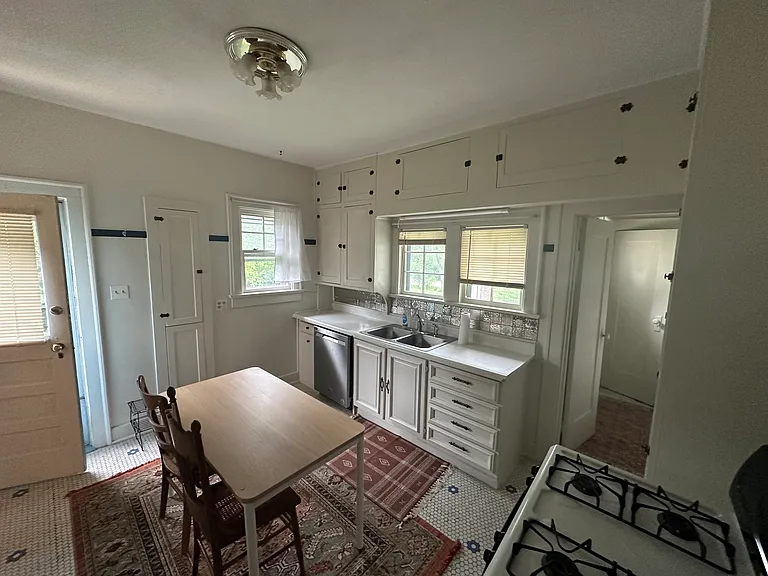 828 E University St #1 — Photo 15