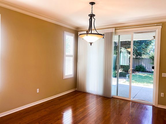 4th image of 104 Chicory Ct