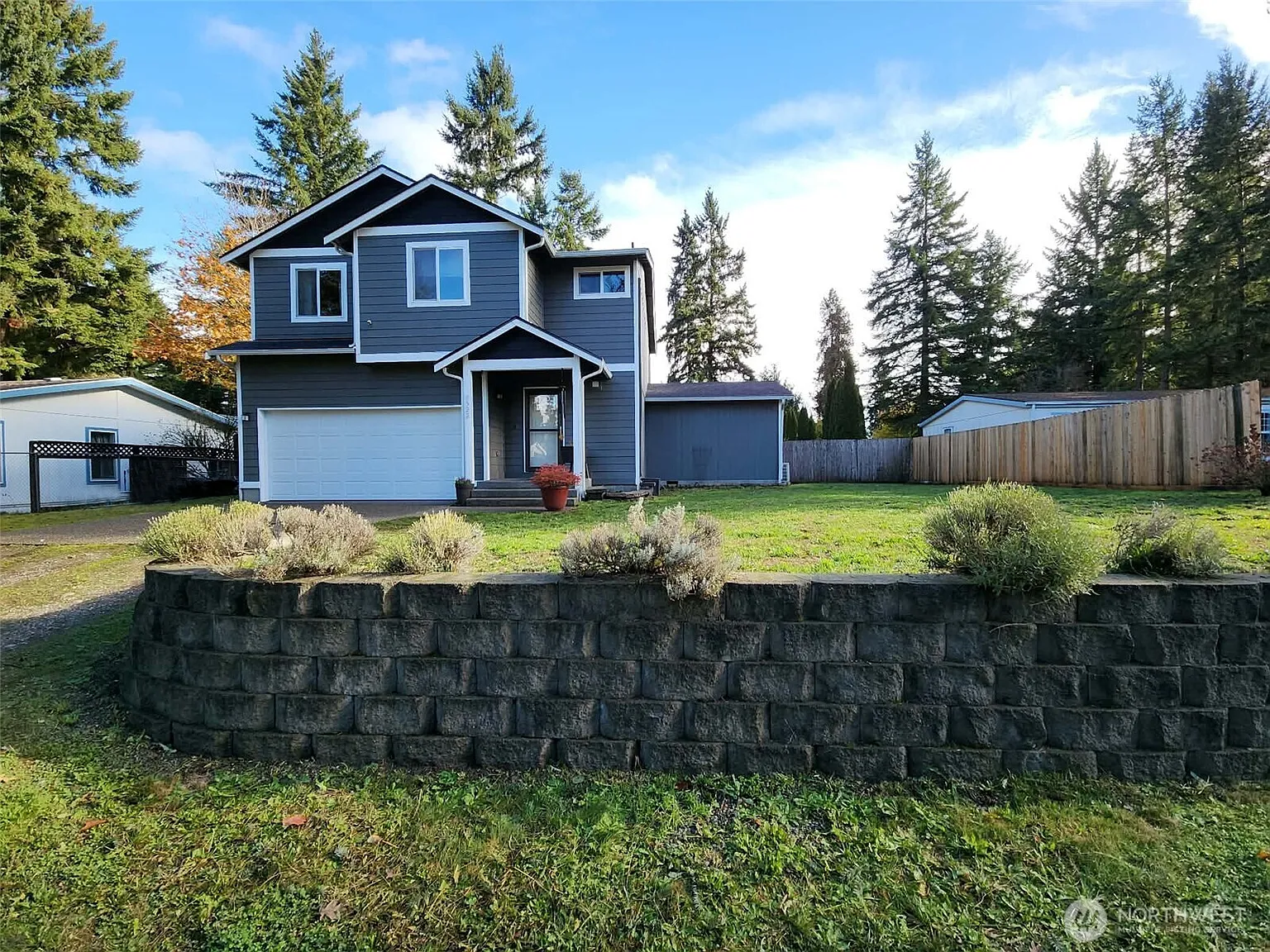 8522 McNiece Loop SE photo 1