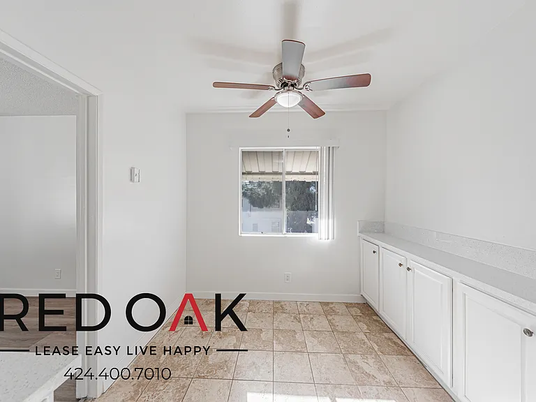 8720 Owensmouth Ave #9 — Photo 2