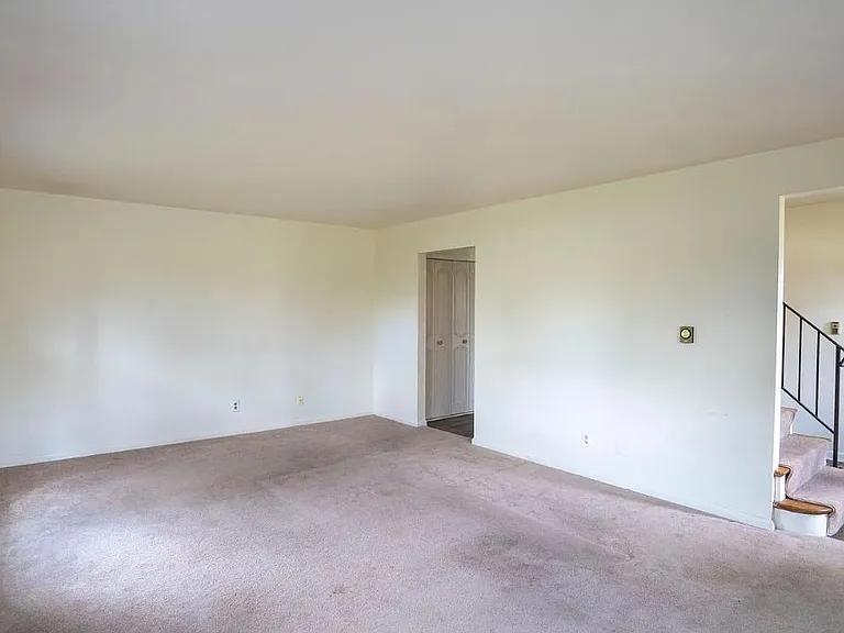 570 Galen Dr — Photo 17