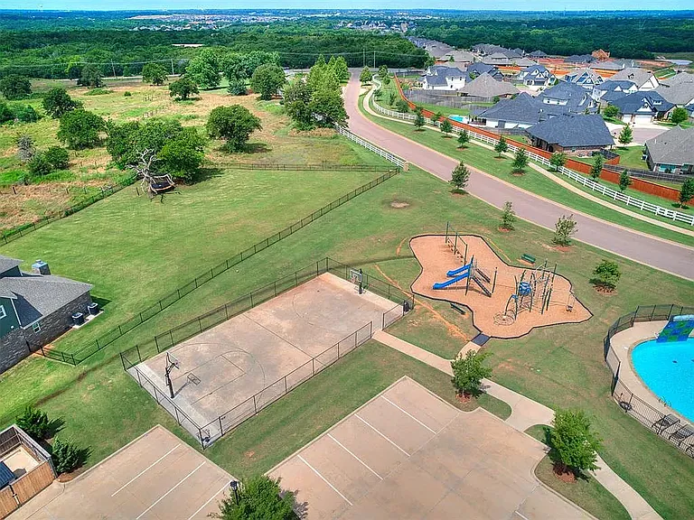 8309 Mountain Oak Dr — Photo 5