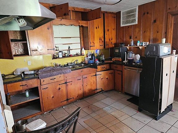 4th image of 712 Oak Ave