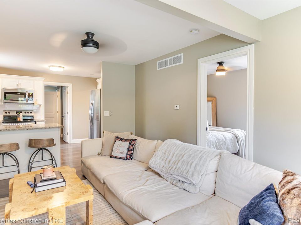 21470 Gill Rd, photo 8