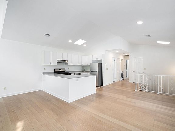 5th image of 79 Sherman Pl #2