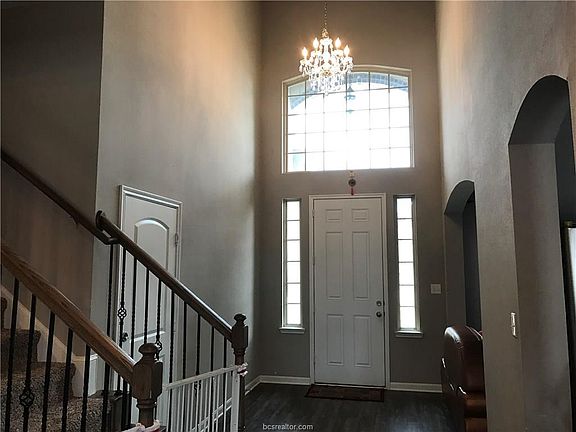 4th image of 2608 Kimbolton Dr