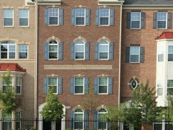 904 Hall Station Dr APT 201, Bowie, MD 20721