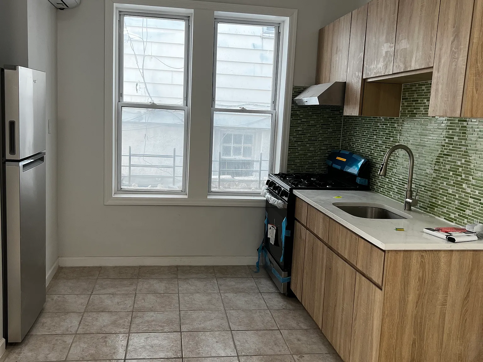 3 bed, 800 sqft, $2,900 — Photo 2