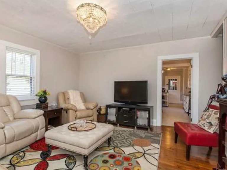335 Emma Rd — Photo 3
