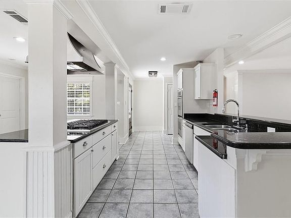 5th image of 334 West St
