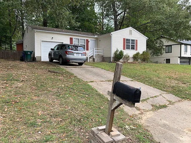 3 bed, 1.5 bath, 1035 sqft, $1,700 — Photo 2