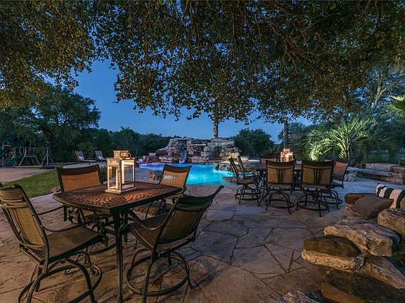 4th image of 376 Barberry Park