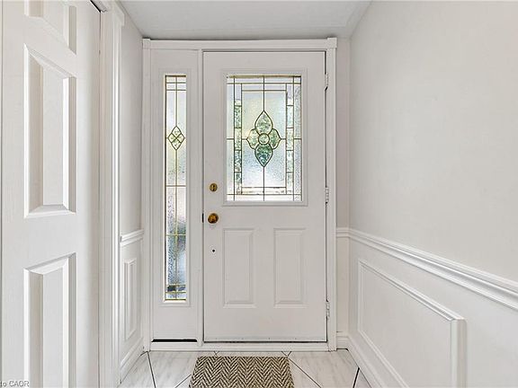 5th image of 2208 Lancaster Cres