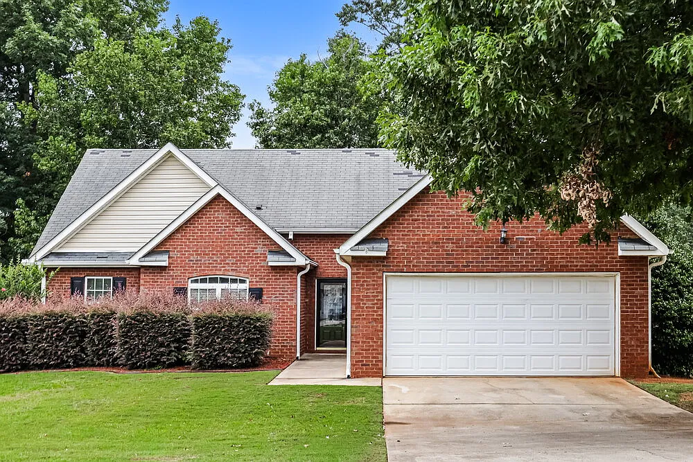 3 bed, 2.0 bath, 1457 sqft, $1,795 — Photo 1
