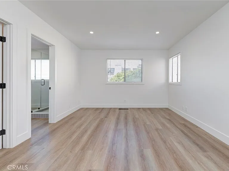 1090 Loma Dr — Photo 18