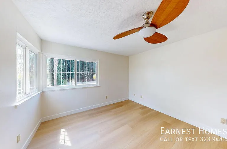 7814 Woodhall Ave — Photo 32