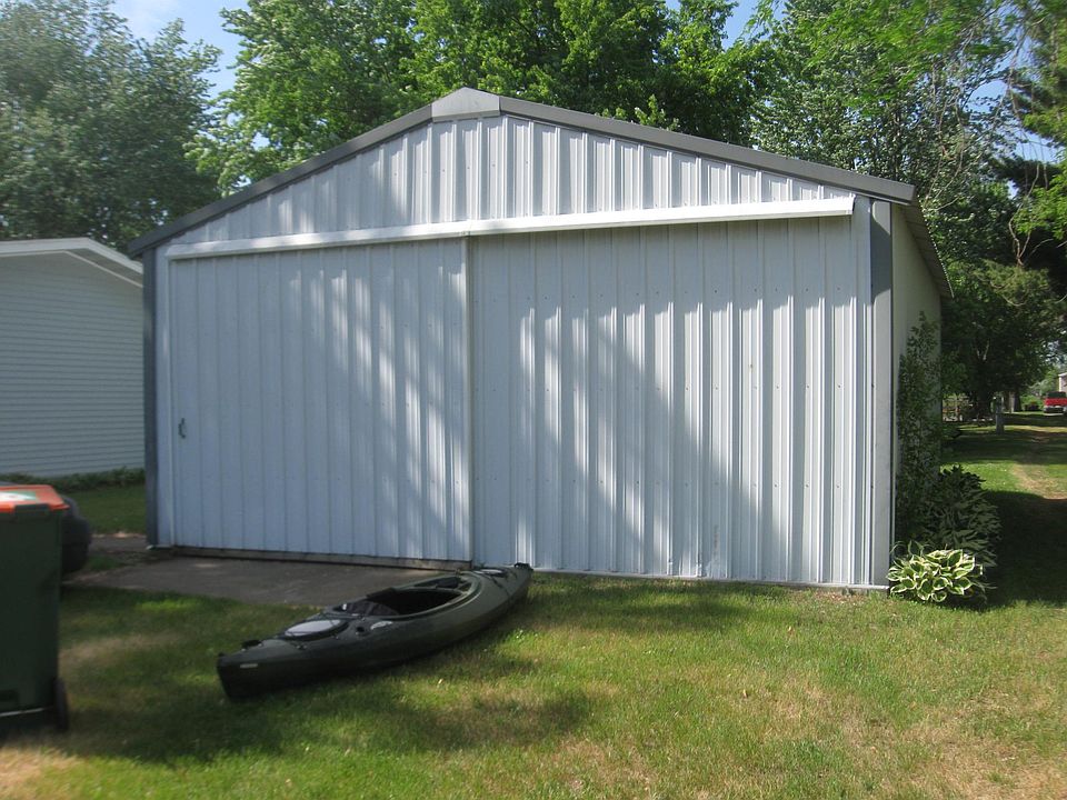 2nd image of 182 Hall St #1