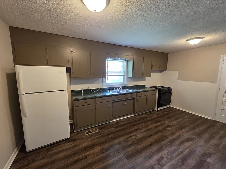 609 Owen St #609 — Photo 5